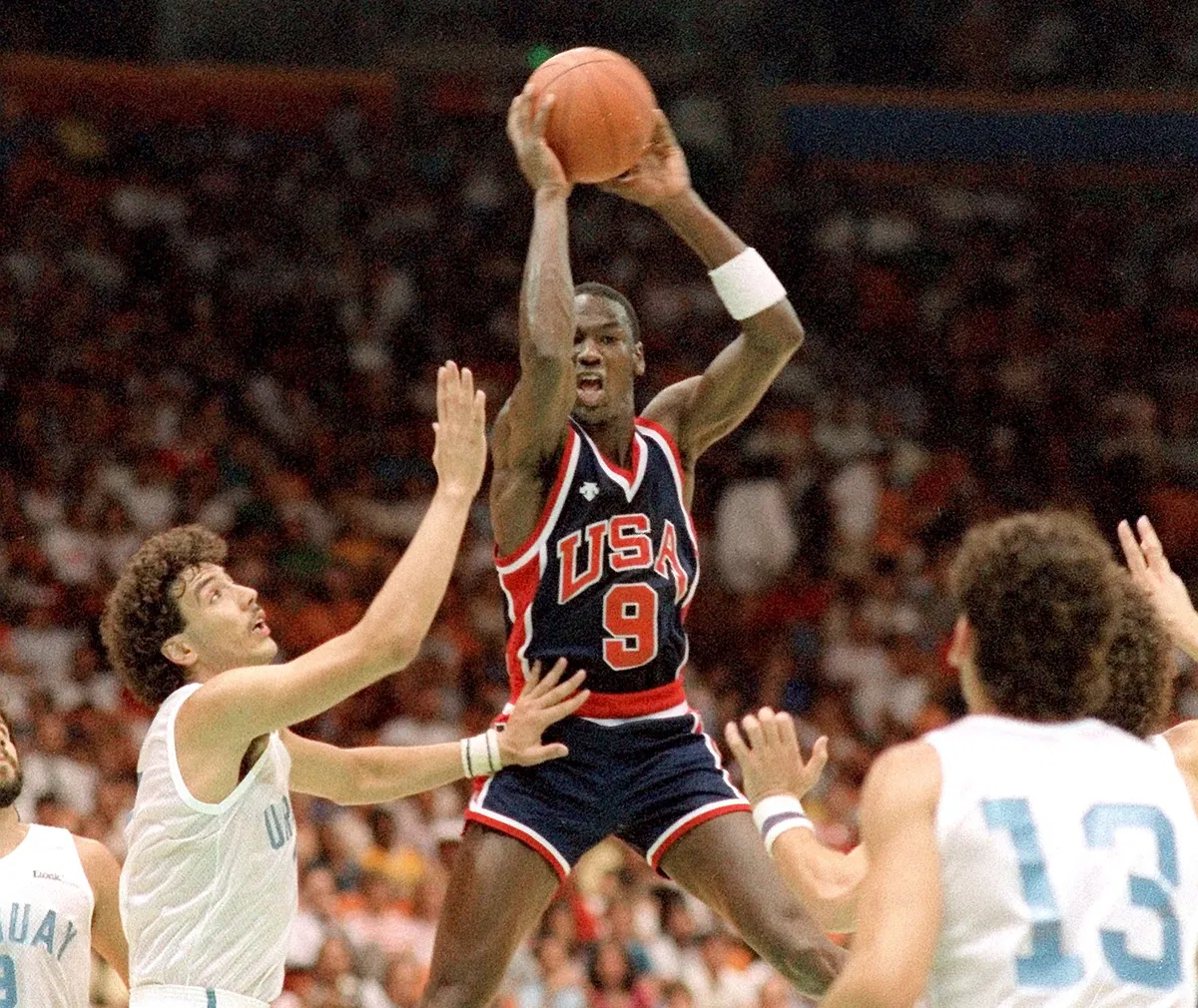 哈登受伤不是意外！多尔特多次挤掩护出现脏动作袭击裆部被驱逐.